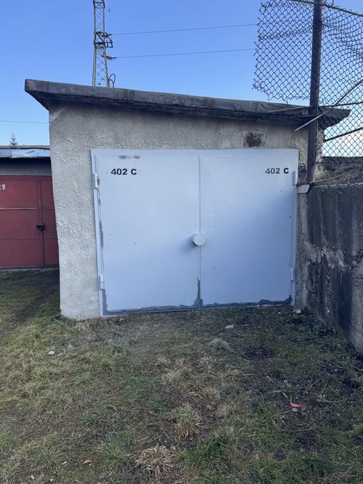 Vand garaj  /inchiriez