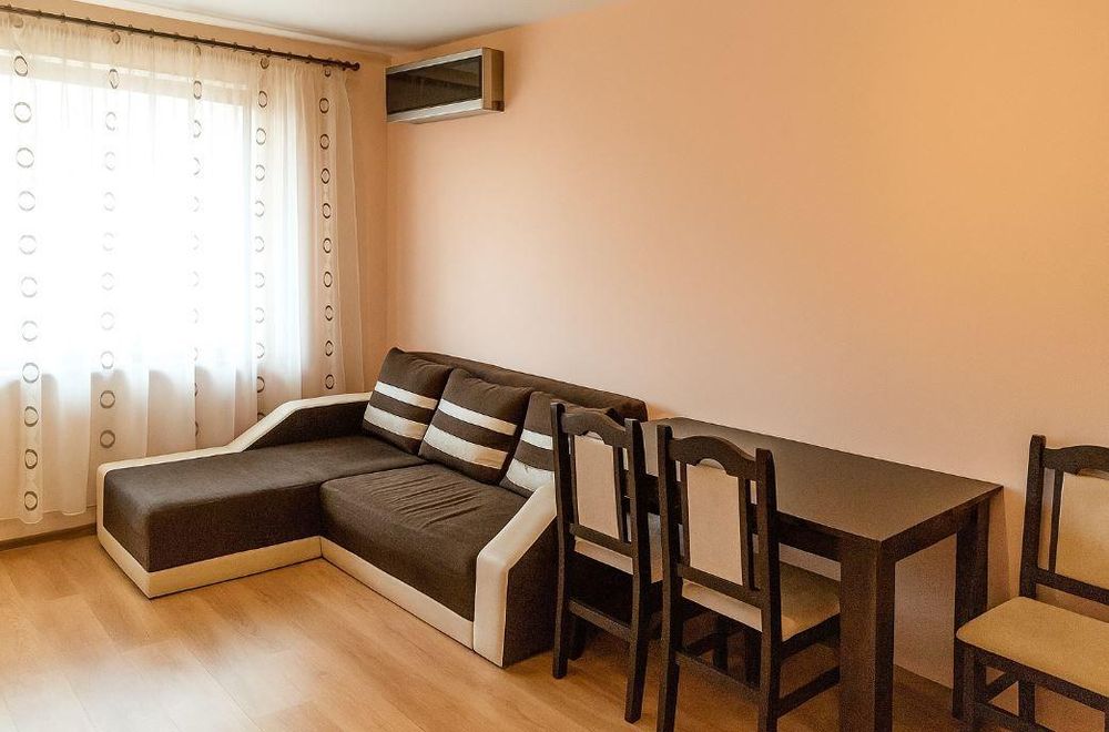 Дава се под наем Двустаен апартамент в Варна, Конфуто - 60 кв.м за 450 € - Снимка #2