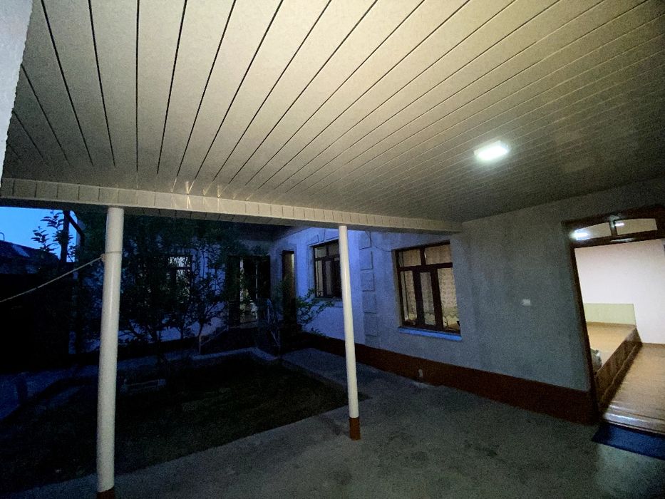 Karidordan tashqari 4ta xonasi bor