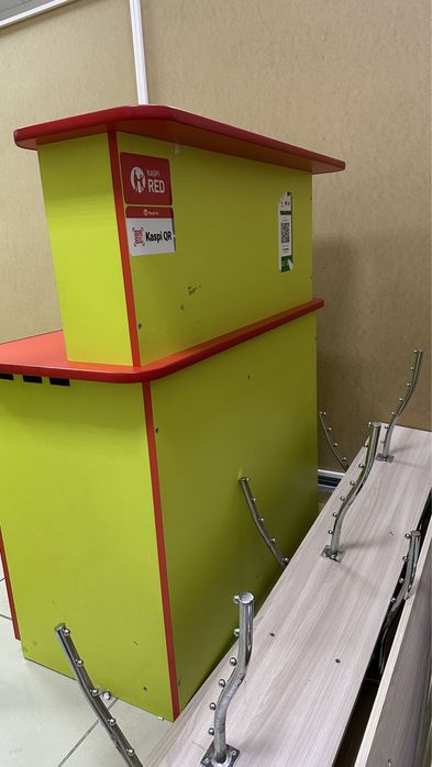 Продам стол ресепшен