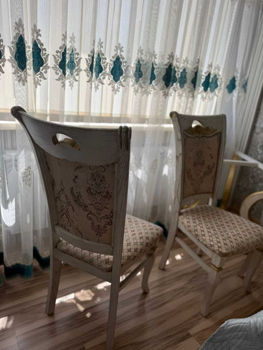 Гостевой стол со стульями