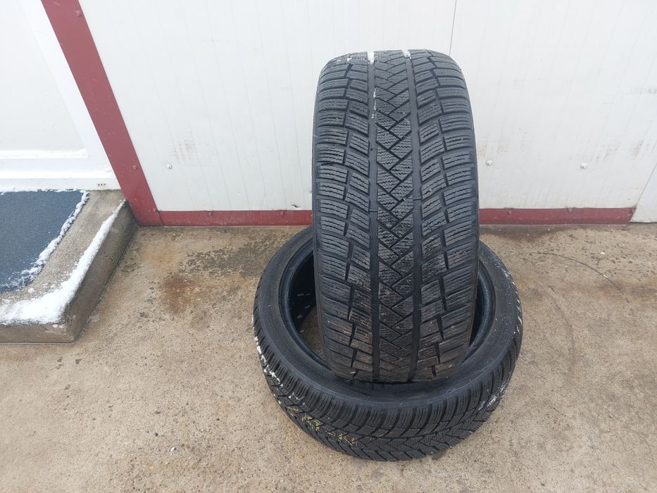 200 lei bucata! Doua anvelope M+S/IARNA 245 40 r19 Vredestein ! 7 mm