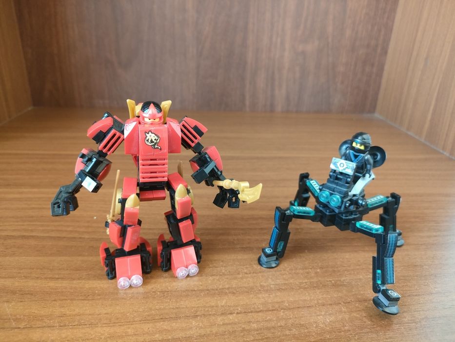 Lego robotul lui Jay și lego robotul nyei