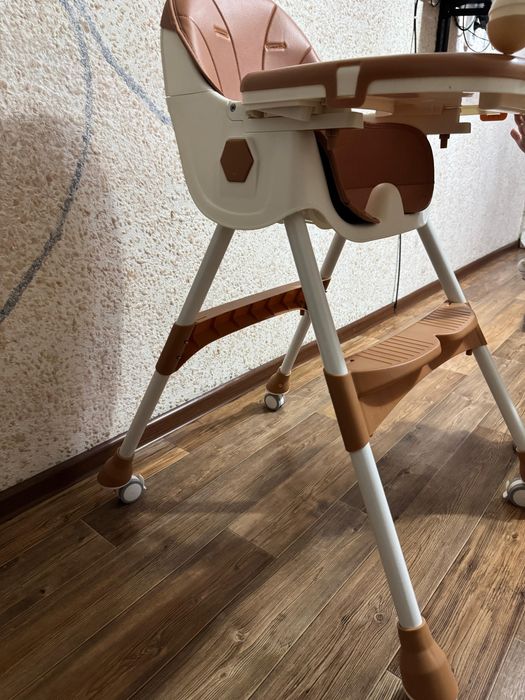 Стульчик для кормления почти новый