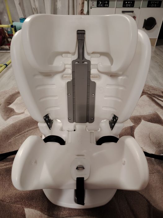 Scaun auto bebeluși/copii Lionelo Bastiaan rosu cu isofix