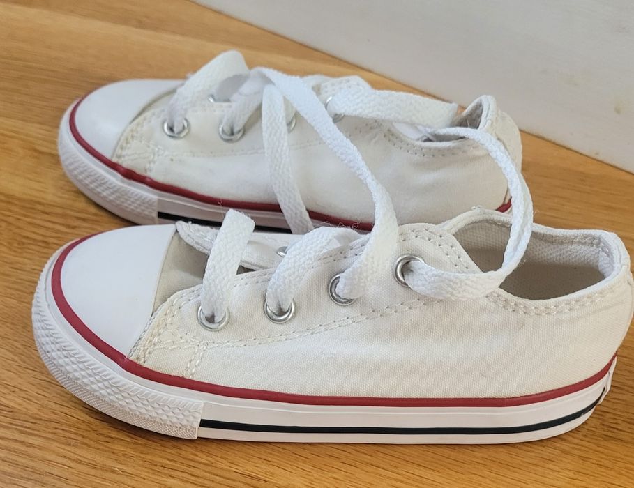 Converse mărimea 24