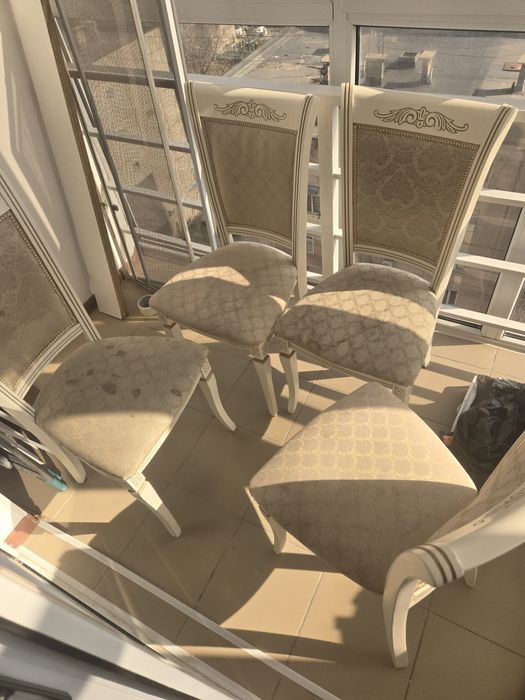 Стульюя 6 штук в хорошем состояниии