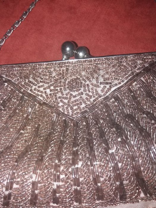 Сумочка-клатч на цепочке