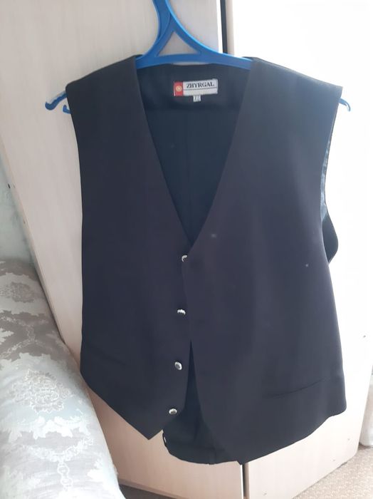 Продам костюм тройка