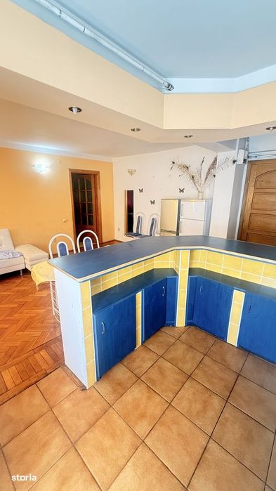 Apartament semidecomandat, Centru – Revoluției, etaj 1, mobilat!