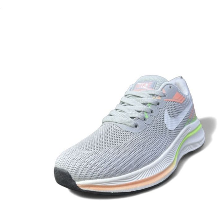 Новые кроссовки NIKE