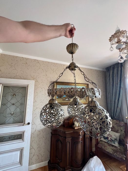 Продам люстру не дорого