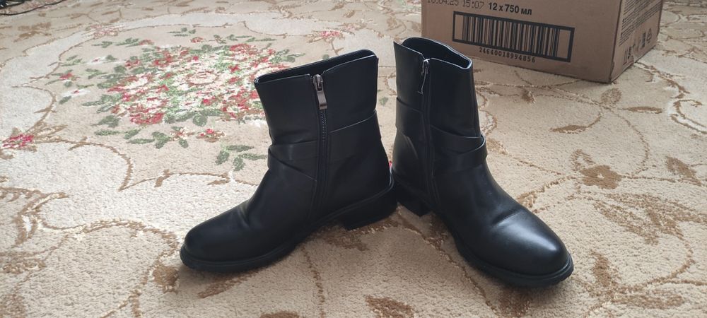 Продам Б/у женскую обувь