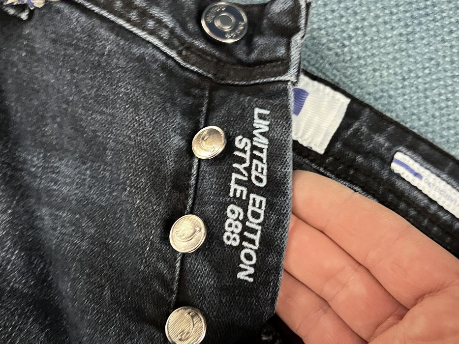 Нов модел дънки JACOB COHEN.С етикети всичко от до.Всички размери.