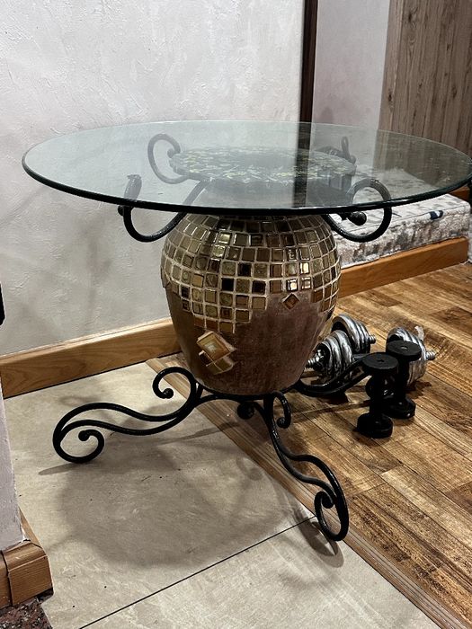 Продается журнальный столик.