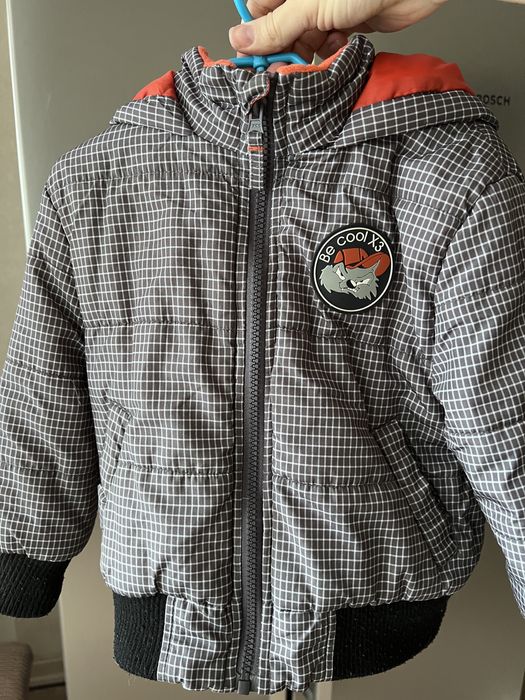 Продам детскую куртку