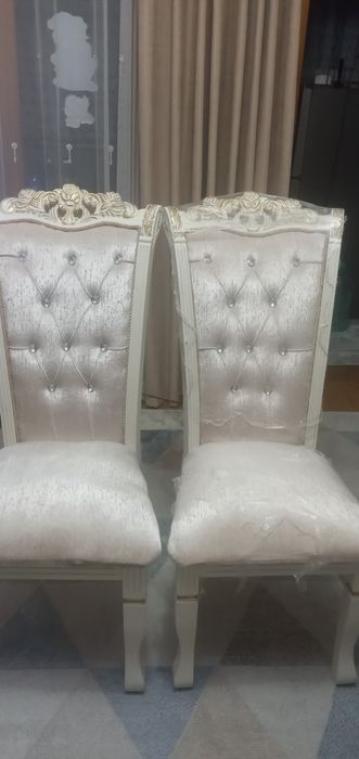 Гостиной стол и стулья (6)