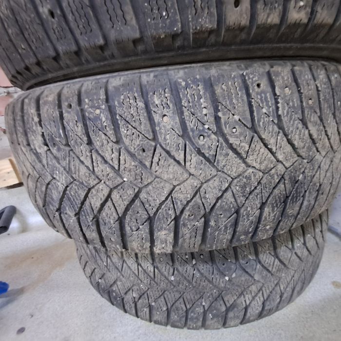 Шины зимние 215/55 R17