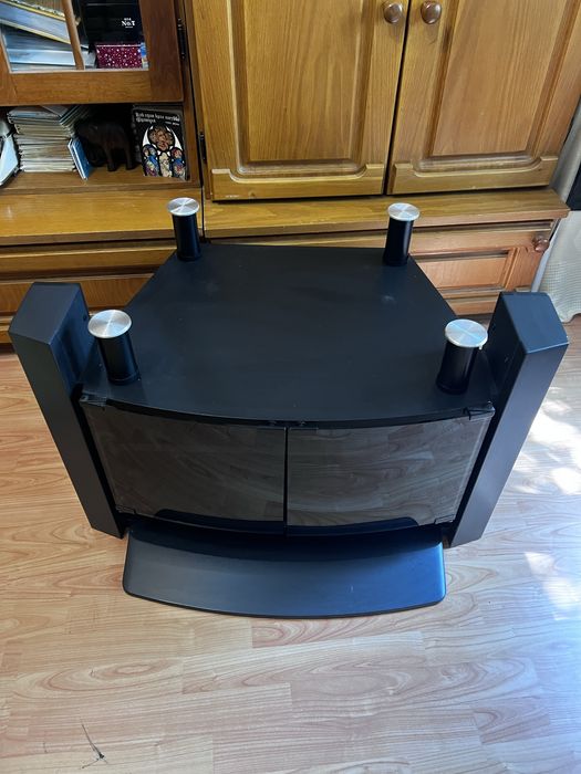 Телевизионна холна маса