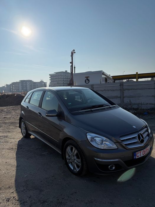 Mercedes-Benz b180