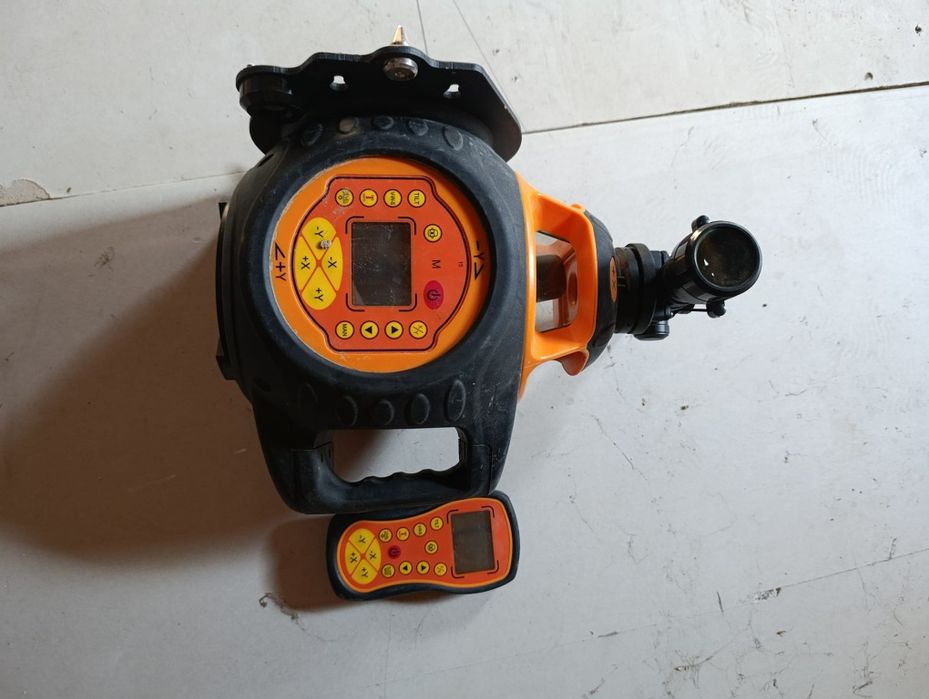 nivelă laser rotativă profesională pe două axe cu afișaj