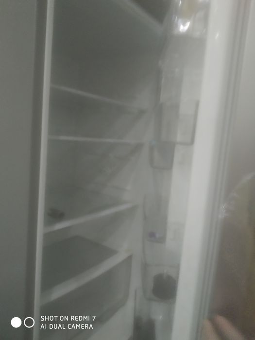 Xolodilnik model LG sotiladi 400$