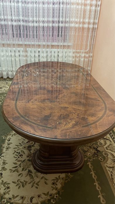 Продается стол обеденный