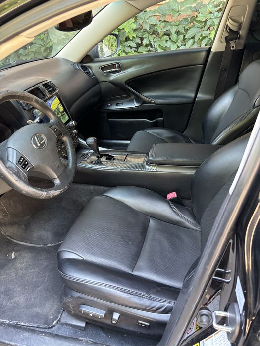 Lexus is 250 4gr
