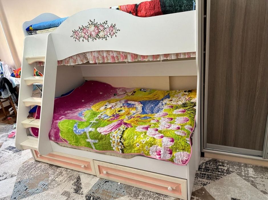 Двуспальная кровать