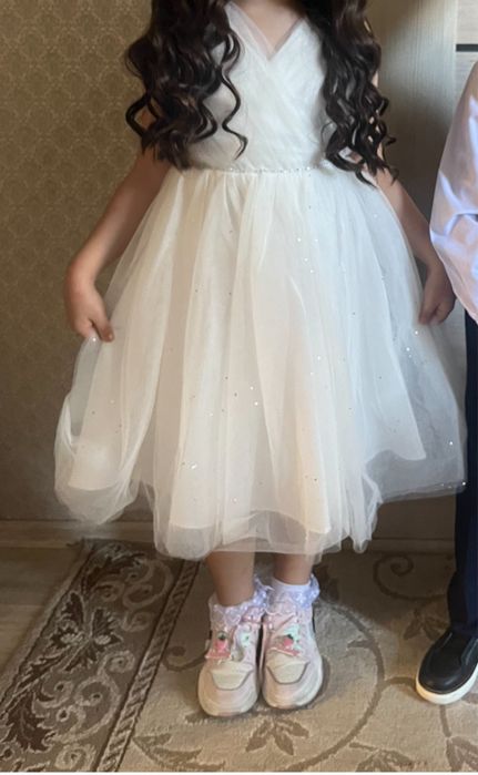 Белое пышное платье для девочки, праздничное