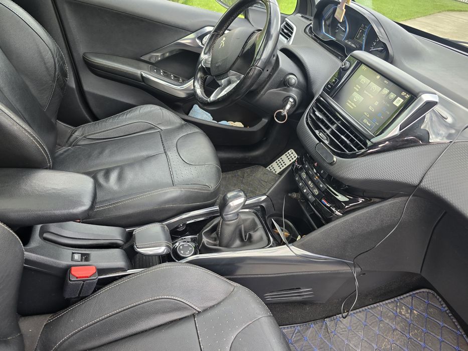 Peugeot 2008 model 2017  facelift cross