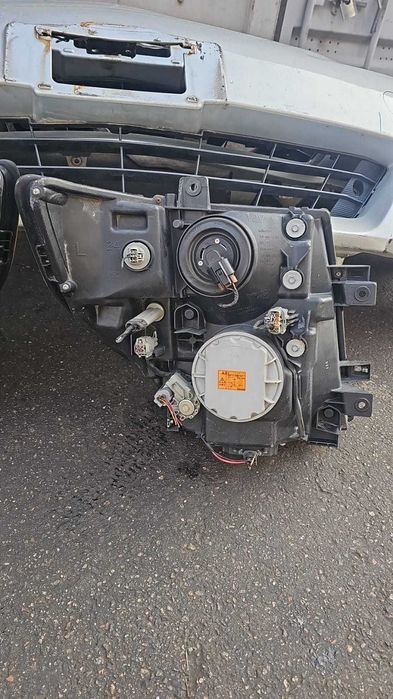 Фары на Nissan Elgrand