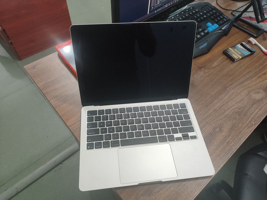 Macbook A3240 M4 чип