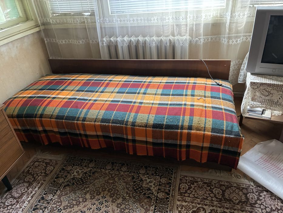 Легло с повдигащ механизъм