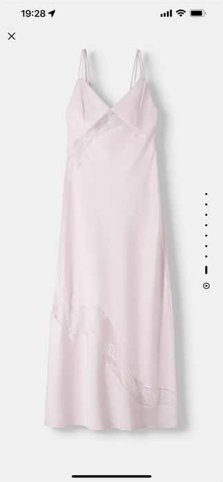 Нежна миди сатенирана рокля.