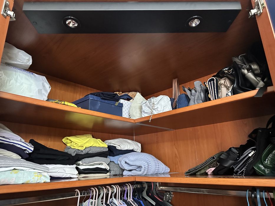 Угловой большой шкаф