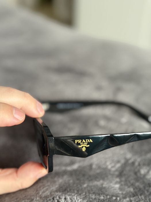 Prada ochelari de soare model patrat unisex culoare negru in stare foarte buna
