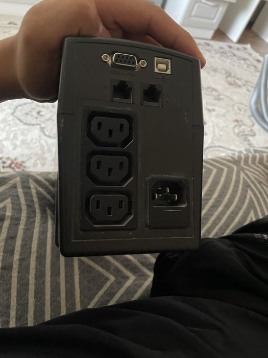 Бесперебойник Cyberpower 800E