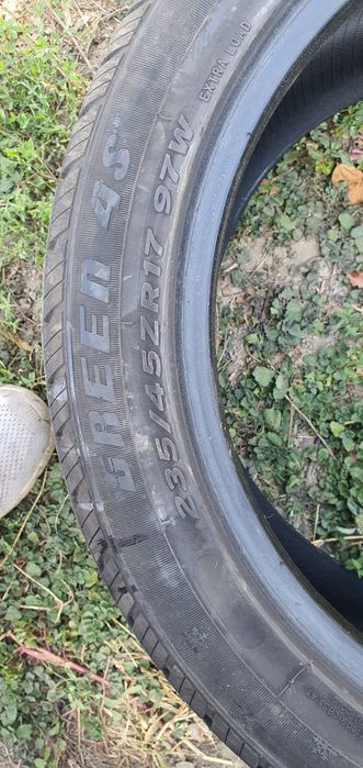 Гуми 2бр  235/45/17   1бр- 80лв