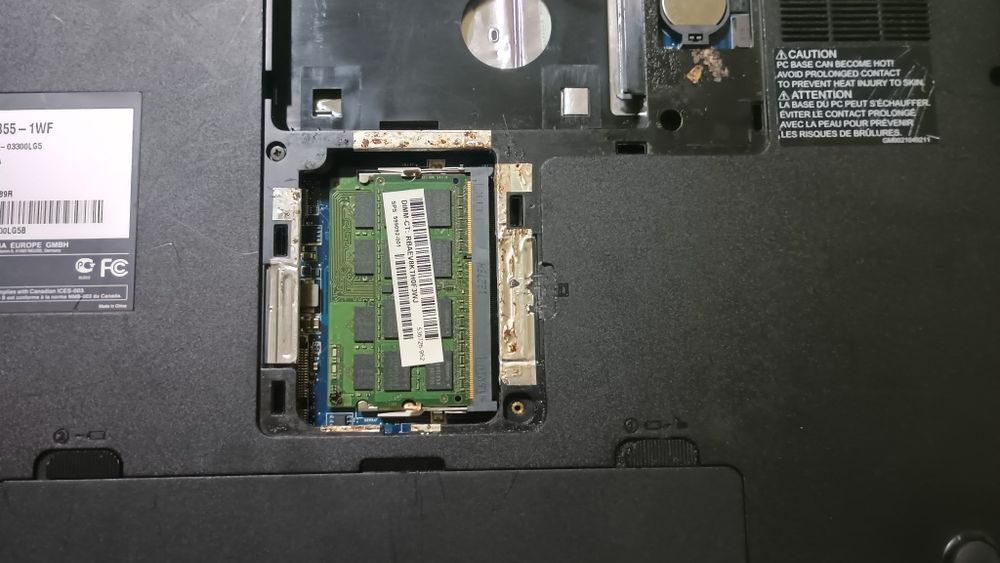 Laptop pentru piese sau reparație. Toshiba c855