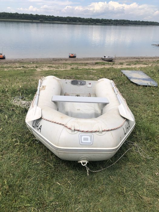 De vanzare barca pneumatica