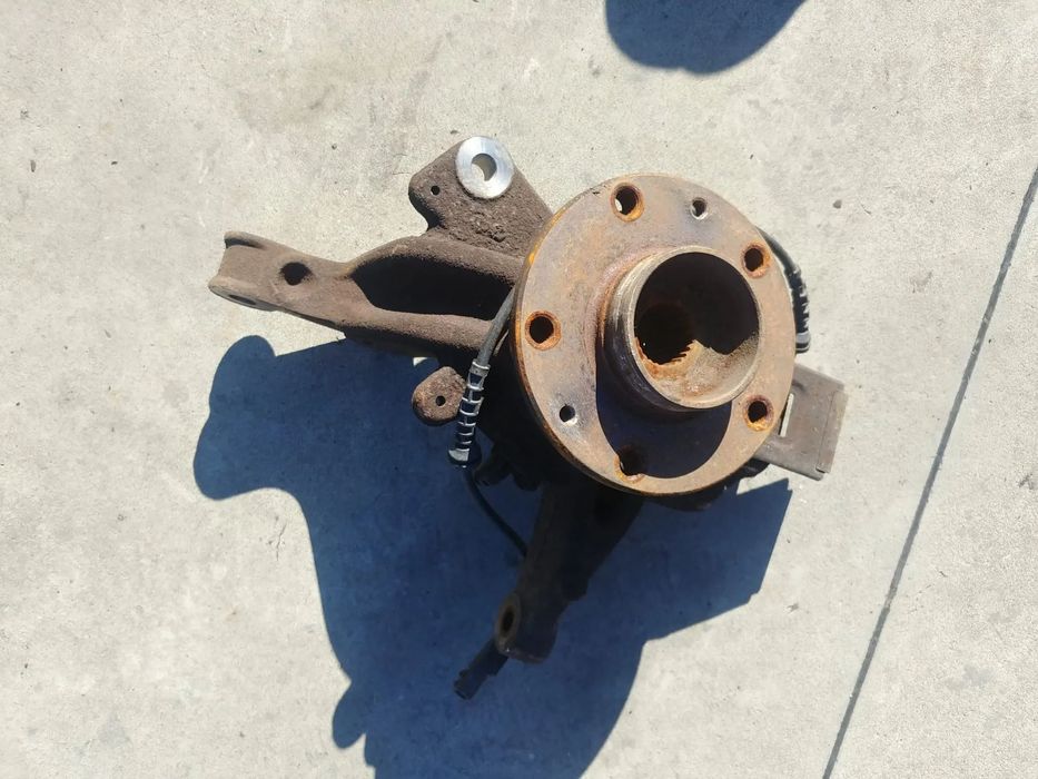 fuzeta dreapta fata 1.5 dci renault megane 3  dupa 2008