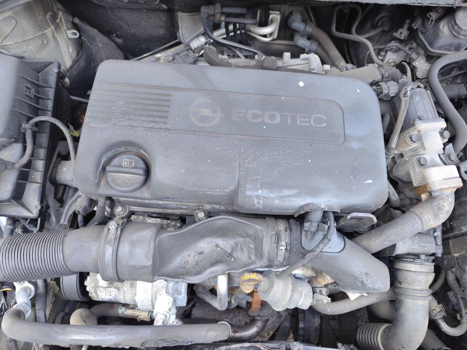 Vând Opel Astra J Sports Tourer 2010 – avariat incendiu – pentru piese sau dezmembrări