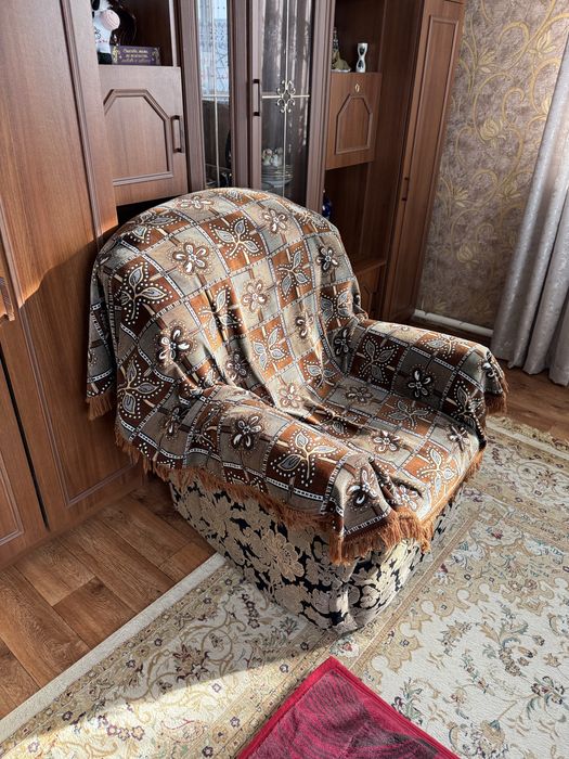 Продам уголок с креслом