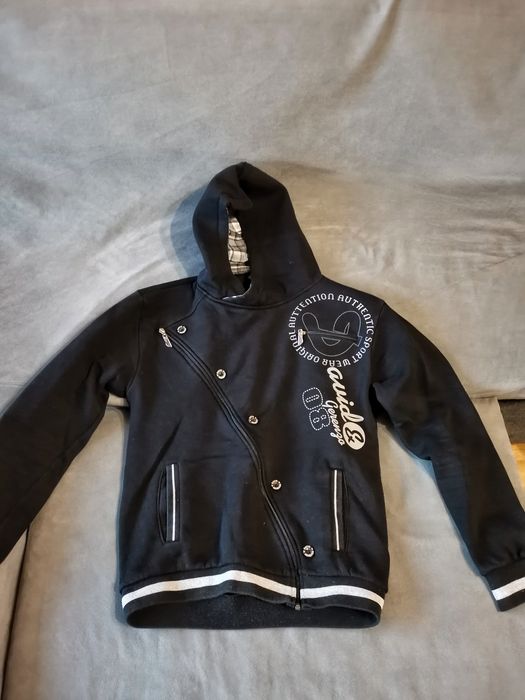 5бр Блузи, 2бр суитчъра, 1 комплект анцуг