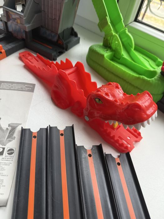 Треки hot wheels +доп детали, б/у