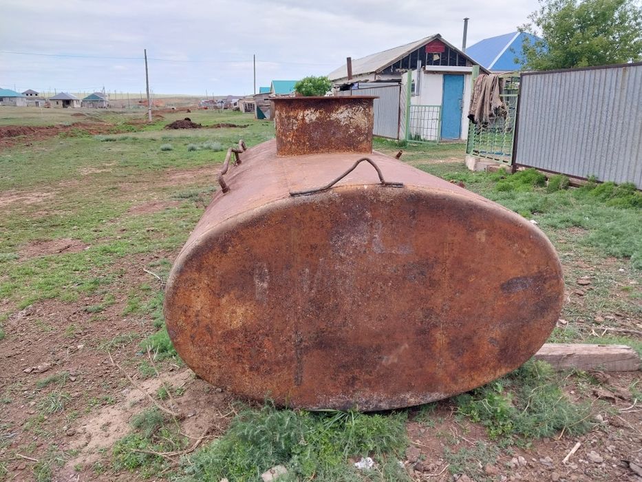 Цистерна нержавейка 4 кубовая