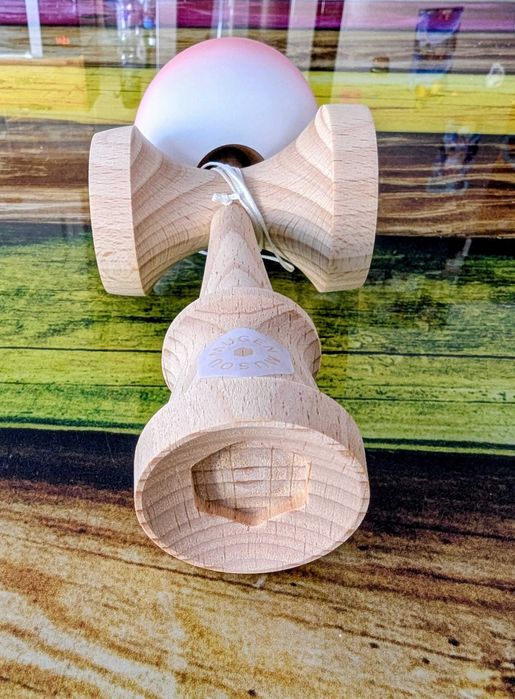 Kendama Japonia Mugen Musou RAINBOW EDT, diverse culori