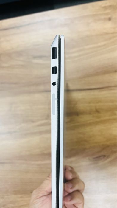 Продается / Sotiladi Microsoft Surface Laptop 2 8th generation.