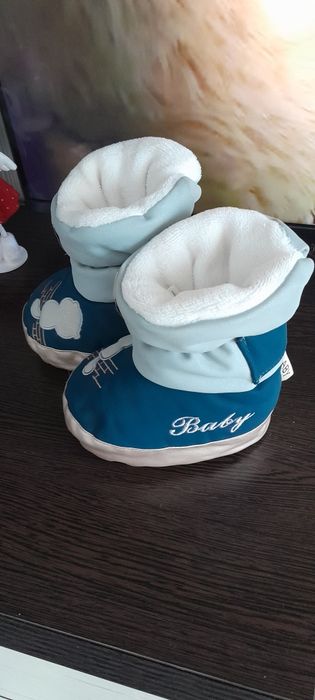 Продам до 1,5 года обувь